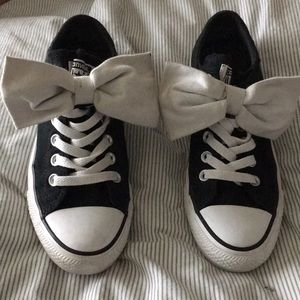 Girls black converse with bow